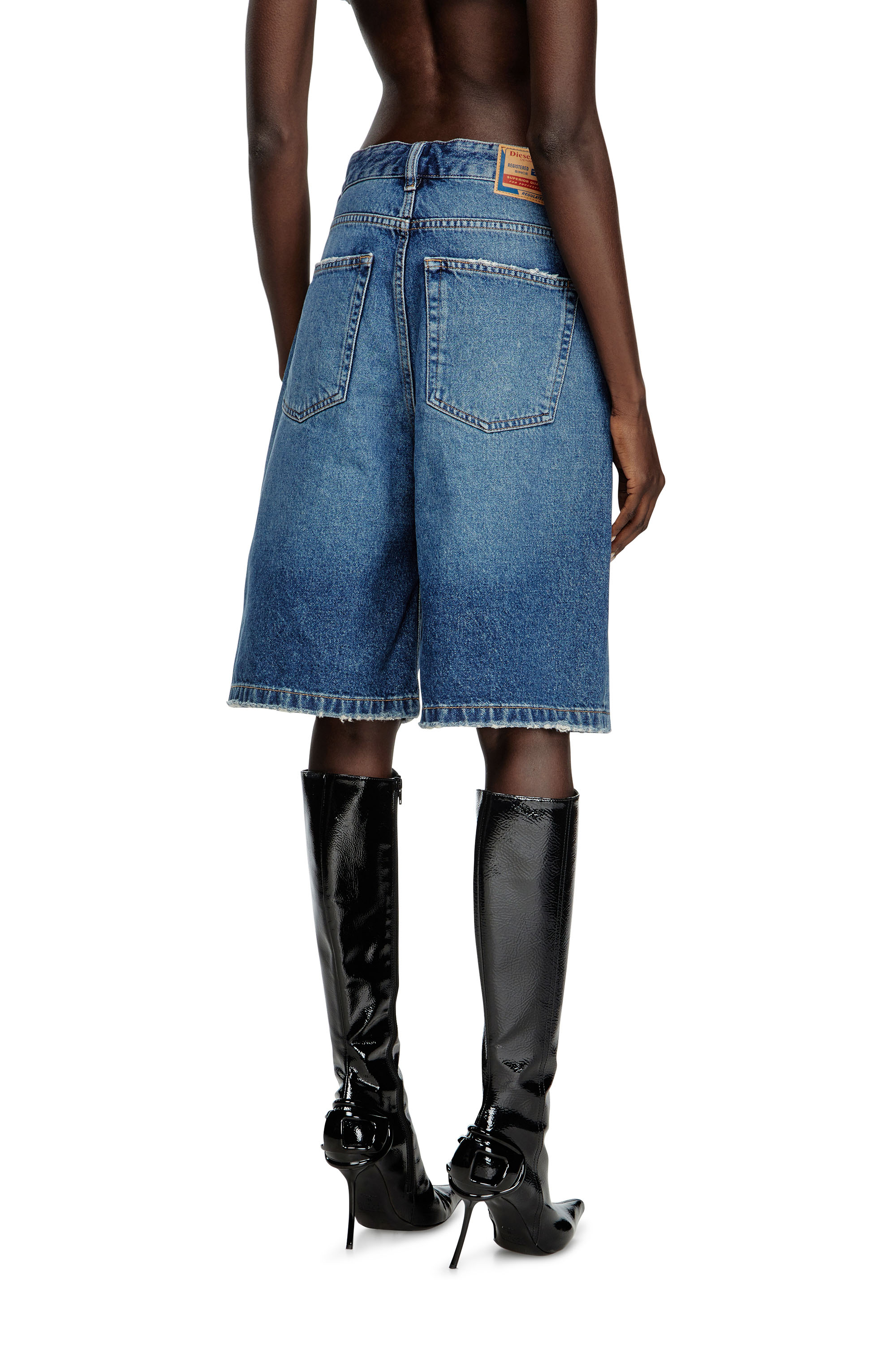 Diesel - DE-SIRE-SHORT, Short en denim avec des d&eacute;tails d&eacute;chir&eacute;s Femme in Bleu - 4