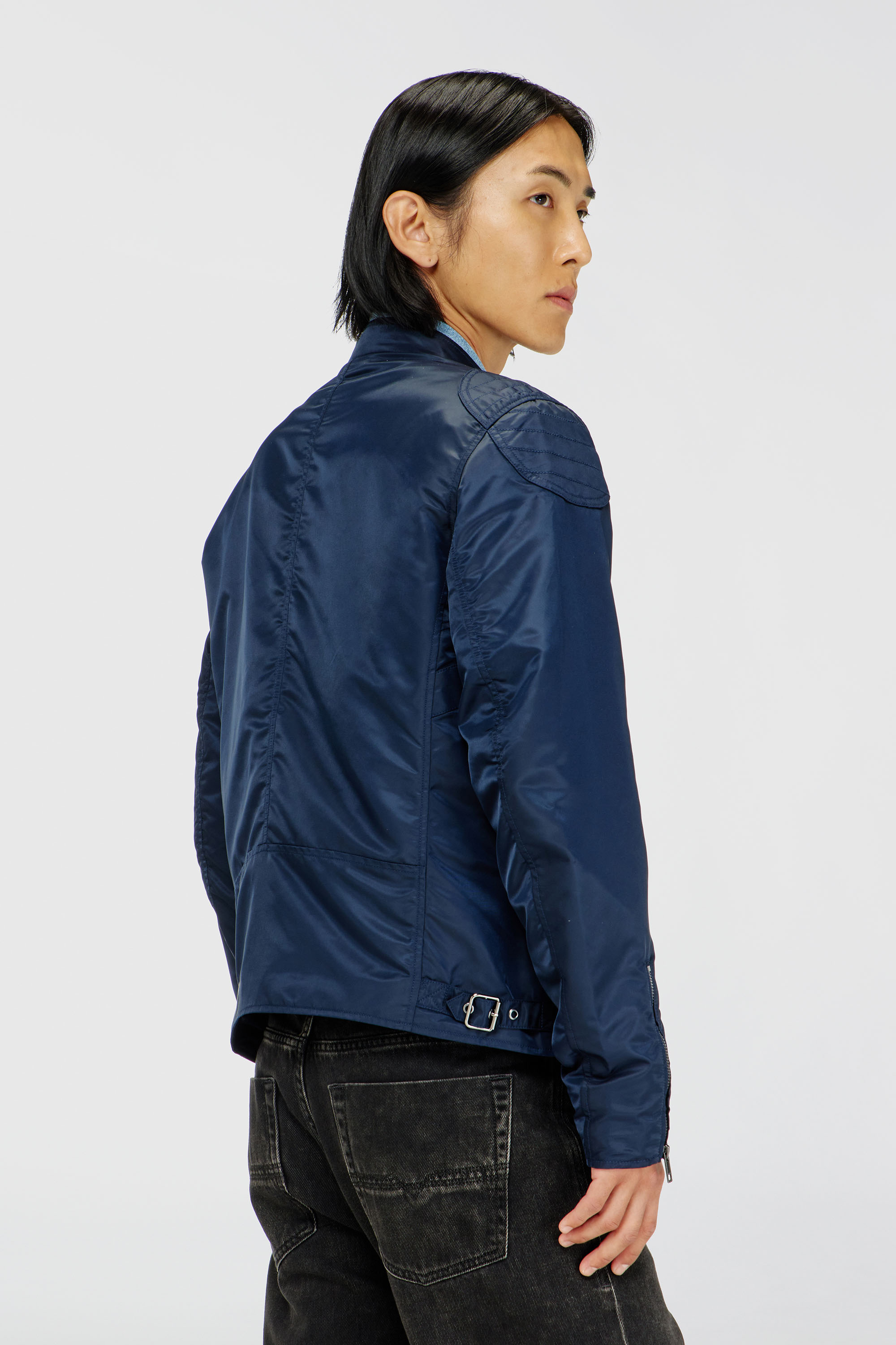 Diesel - J-GLORY-T92, Veste en nylon avec &eacute;paules matelass&eacute;es et poches zipp&eacute;es Homme in Bleu - 4