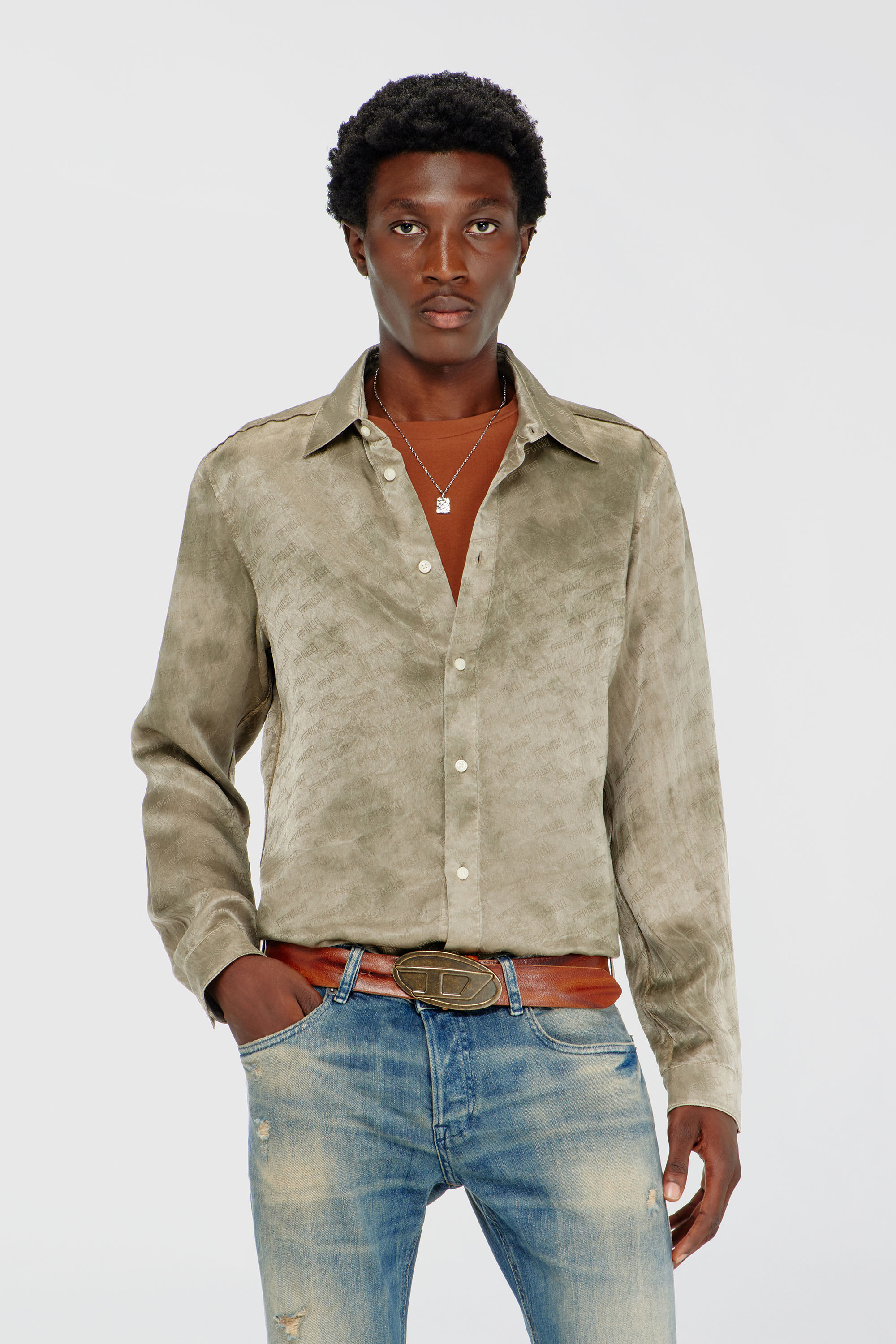 Diesel - S-KISSY-HNBW, Chemise en satin froiss&eacute; jacquard logo Homme in Marron - 3