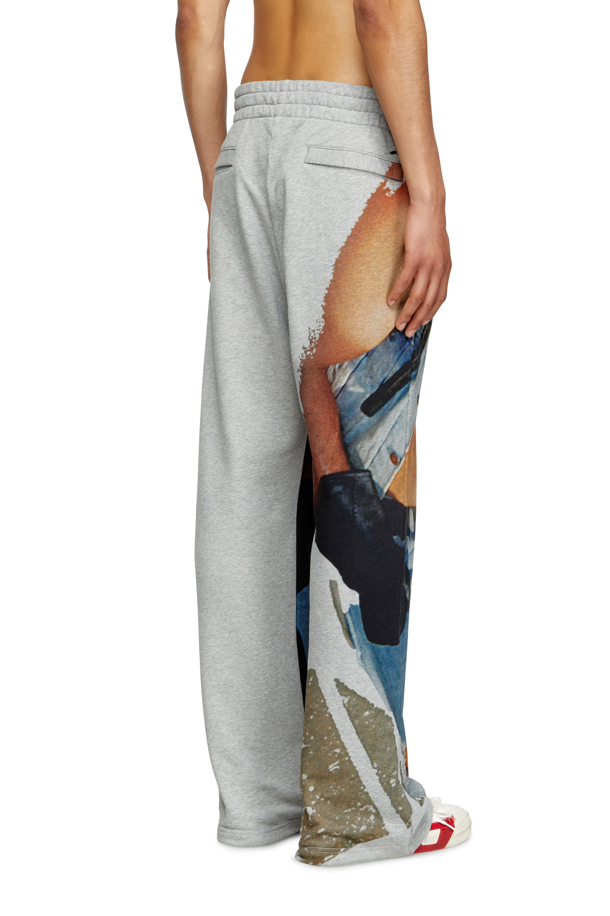 Diesel - PR-P-MARTAINS-TOM25, Pantalon de survêtement avec imprimé graphique Mixte in Gris - 4
