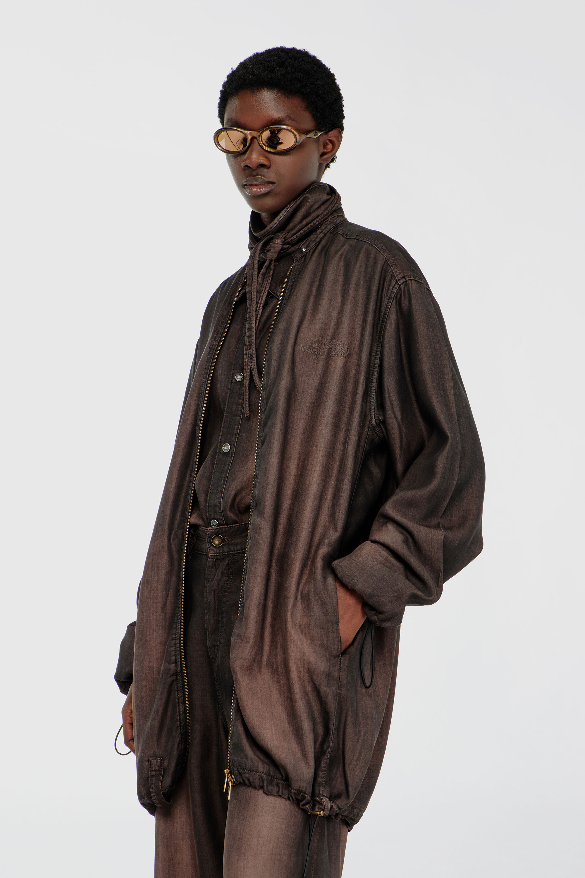 Diesel - DE-TROIT-S, Veste l&eacute;g&egrave;re en denim fluide enduit Femme in Marron - 3