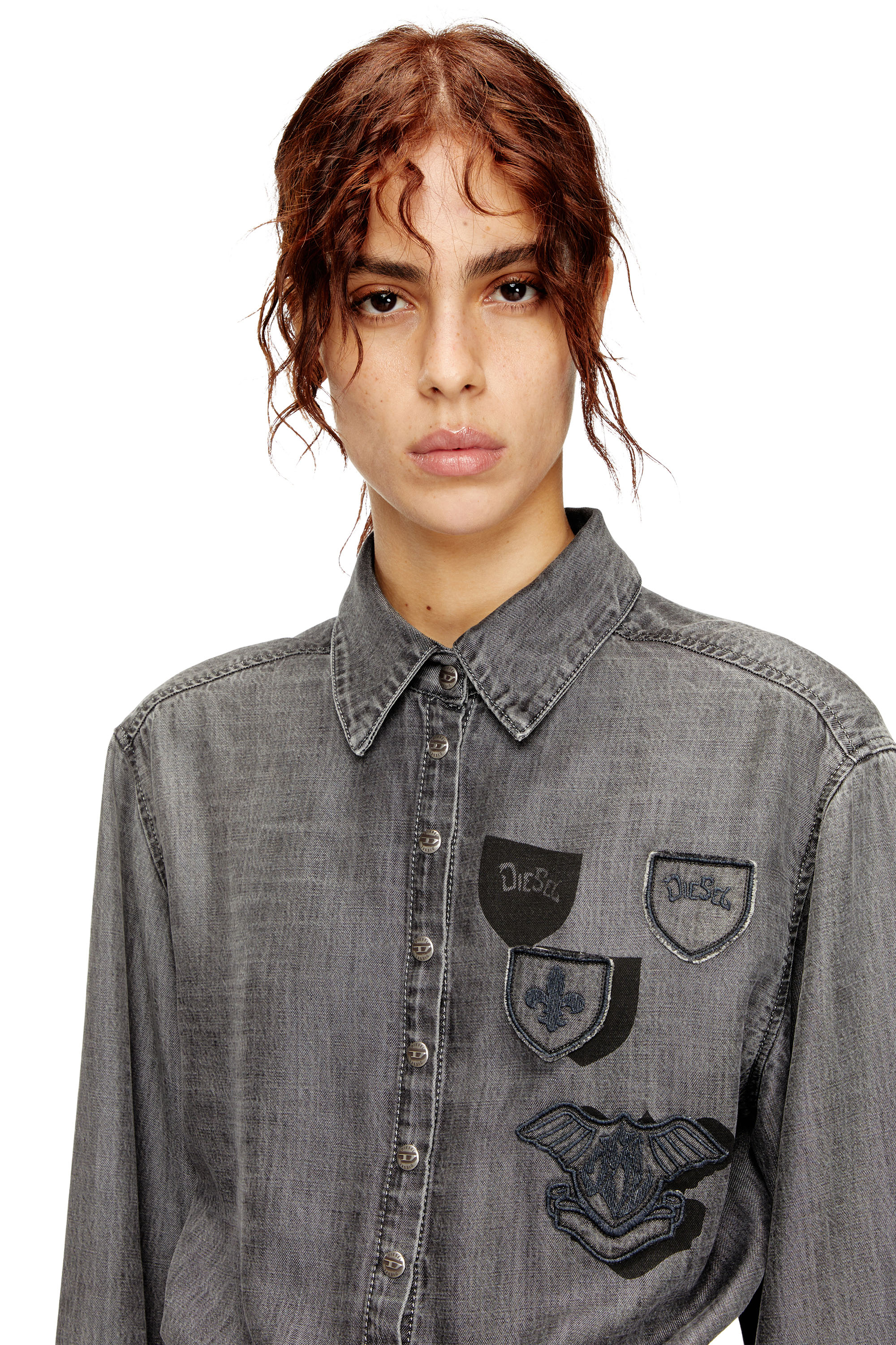 Diesel - DE-DREVIA-S, Robe en denim avec patchs brod&eacute;s Femme in Gris - 4