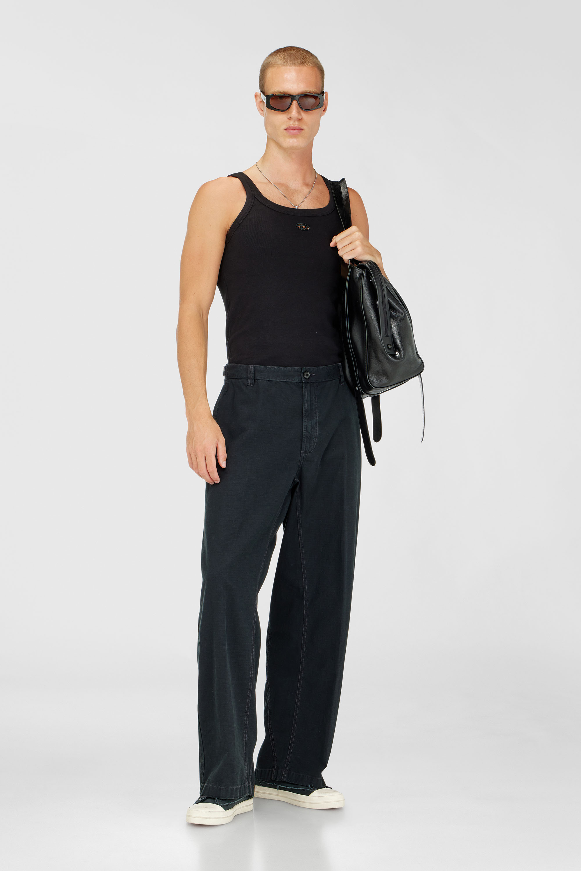 Diesel - T-WIFE-DCO, D&eacute;bardeur slim en coton avec logo Oval D Homme in Noir - 2