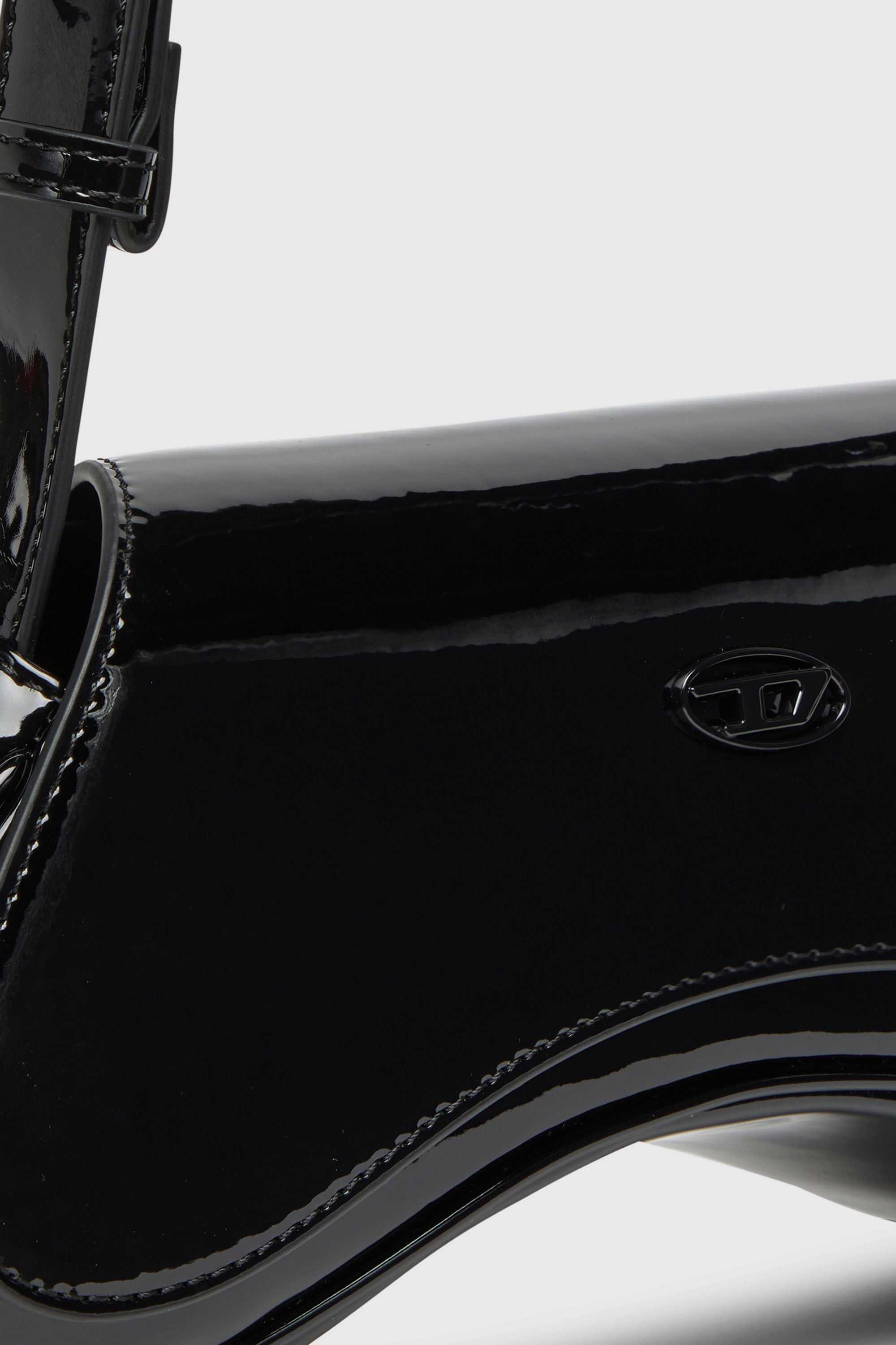 Diesel - PLAY CROSSBODY, Play-Sac &agrave; bandouli&egrave;re glossy Femme in Noir - 6