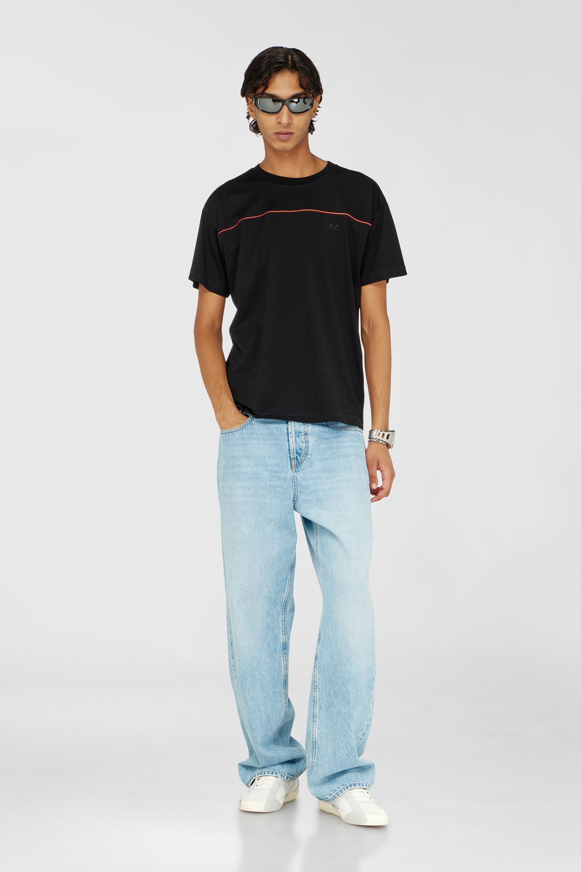 Diesel - T-NORM-PIPING, T-shirt avec passepoil contrastant Homme in Noir - 2