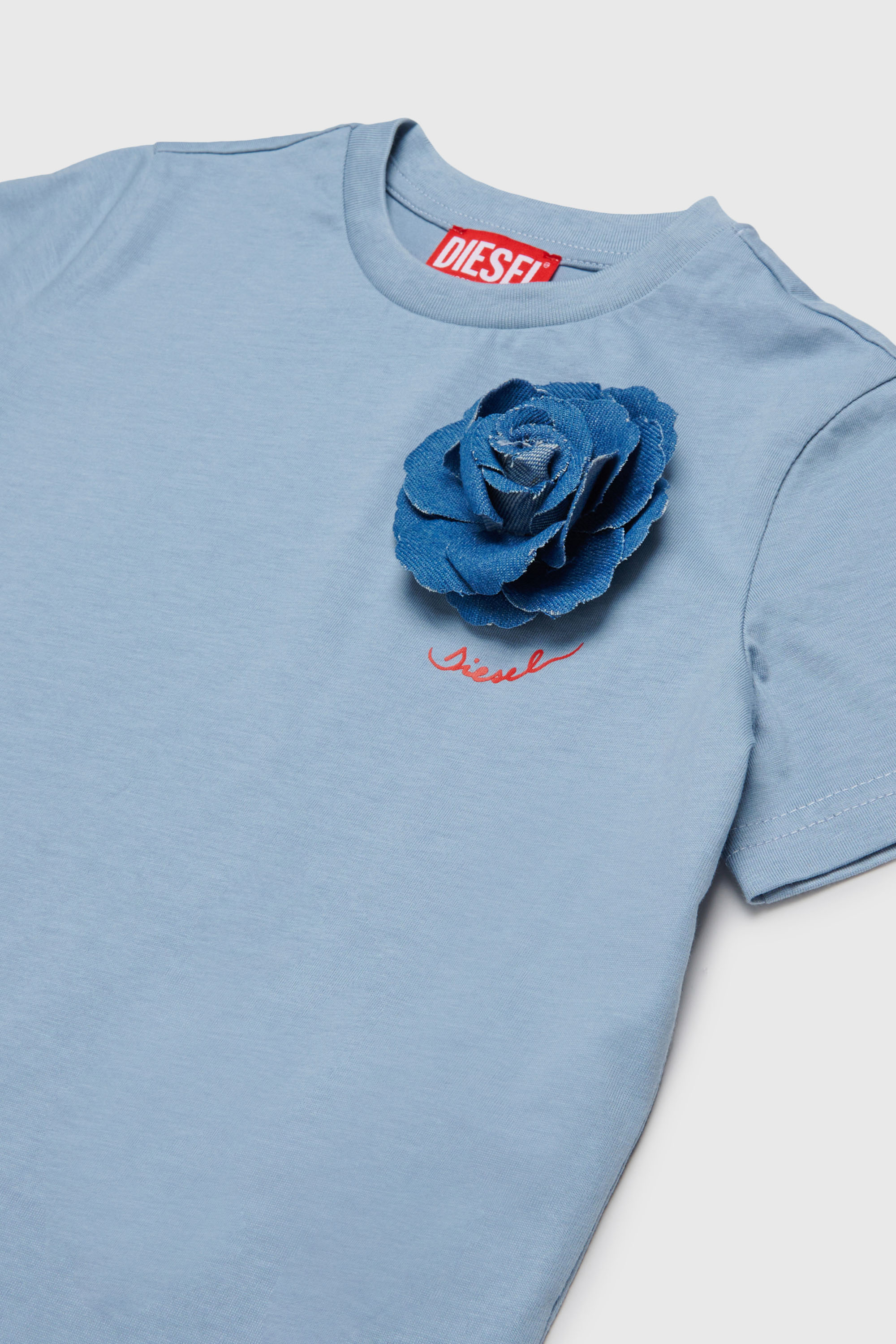 Diesel - TROSET, T-shirt avec rose en denim appliqu&eacute;e Femme in Bleu - 3