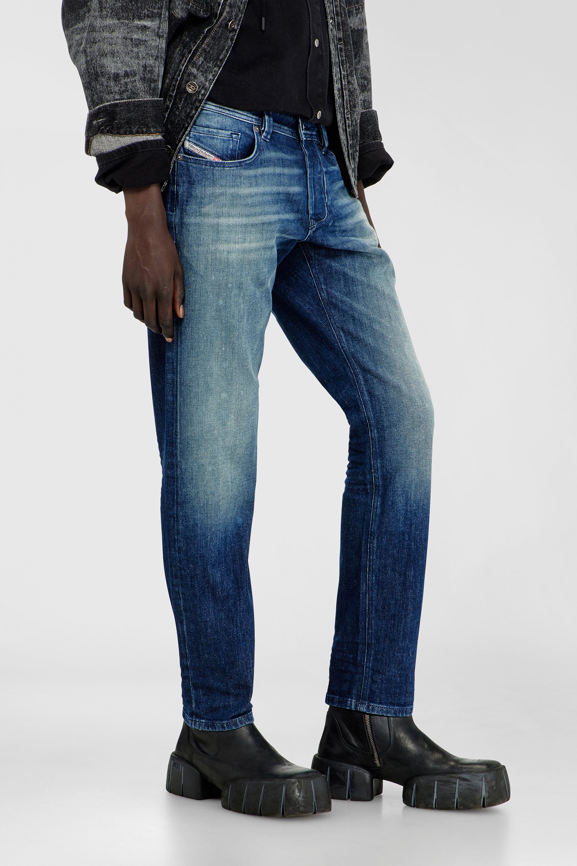 Diesel - Regular Jeans 1986 Larkee-Beex 0KBBR Homme, Bleu Fonc&eacute; - Image 7