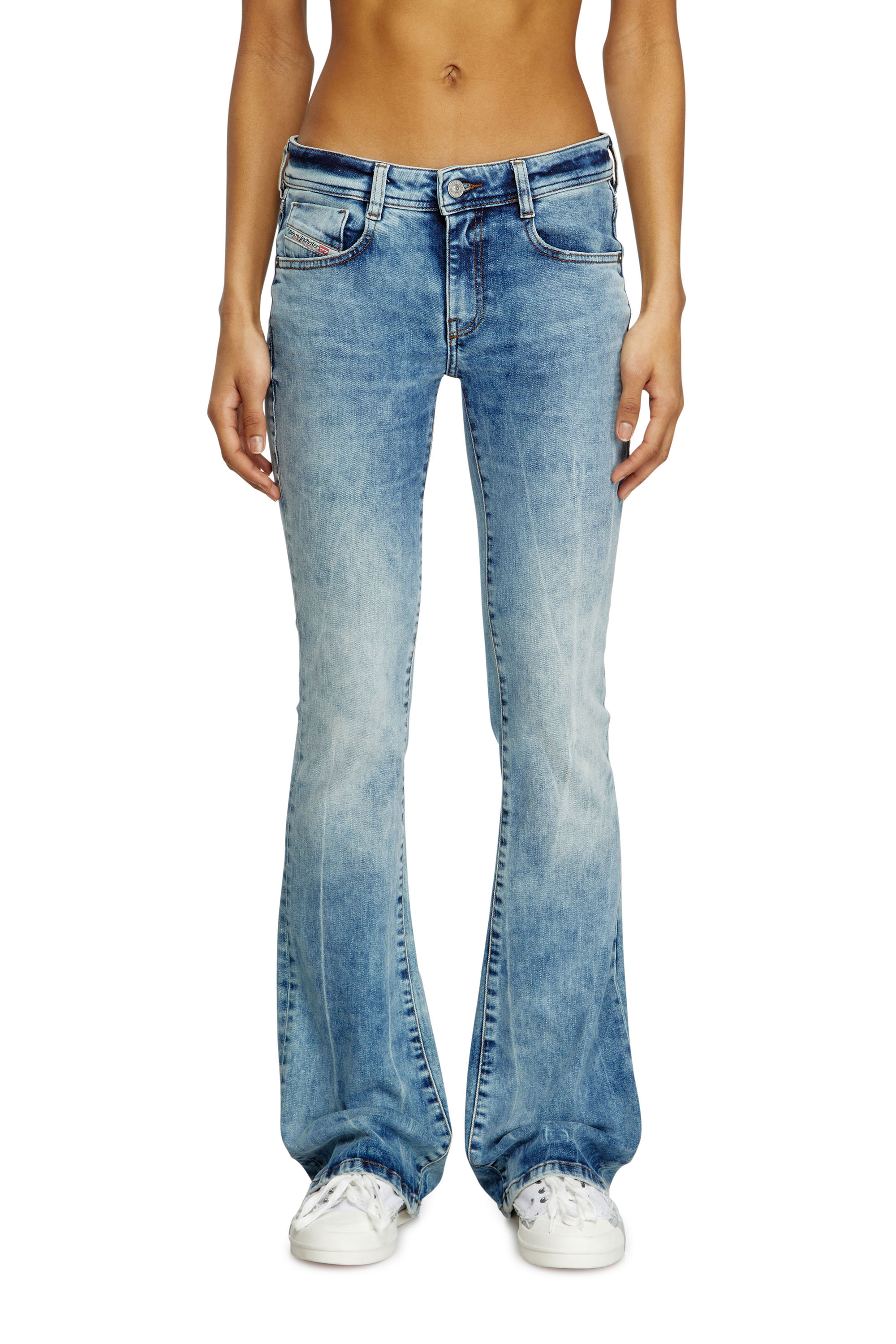 Diesel - Bootcut Jeans 1969 D-Ebbey 0BMBM Femme, Bleu Clair - Image 3