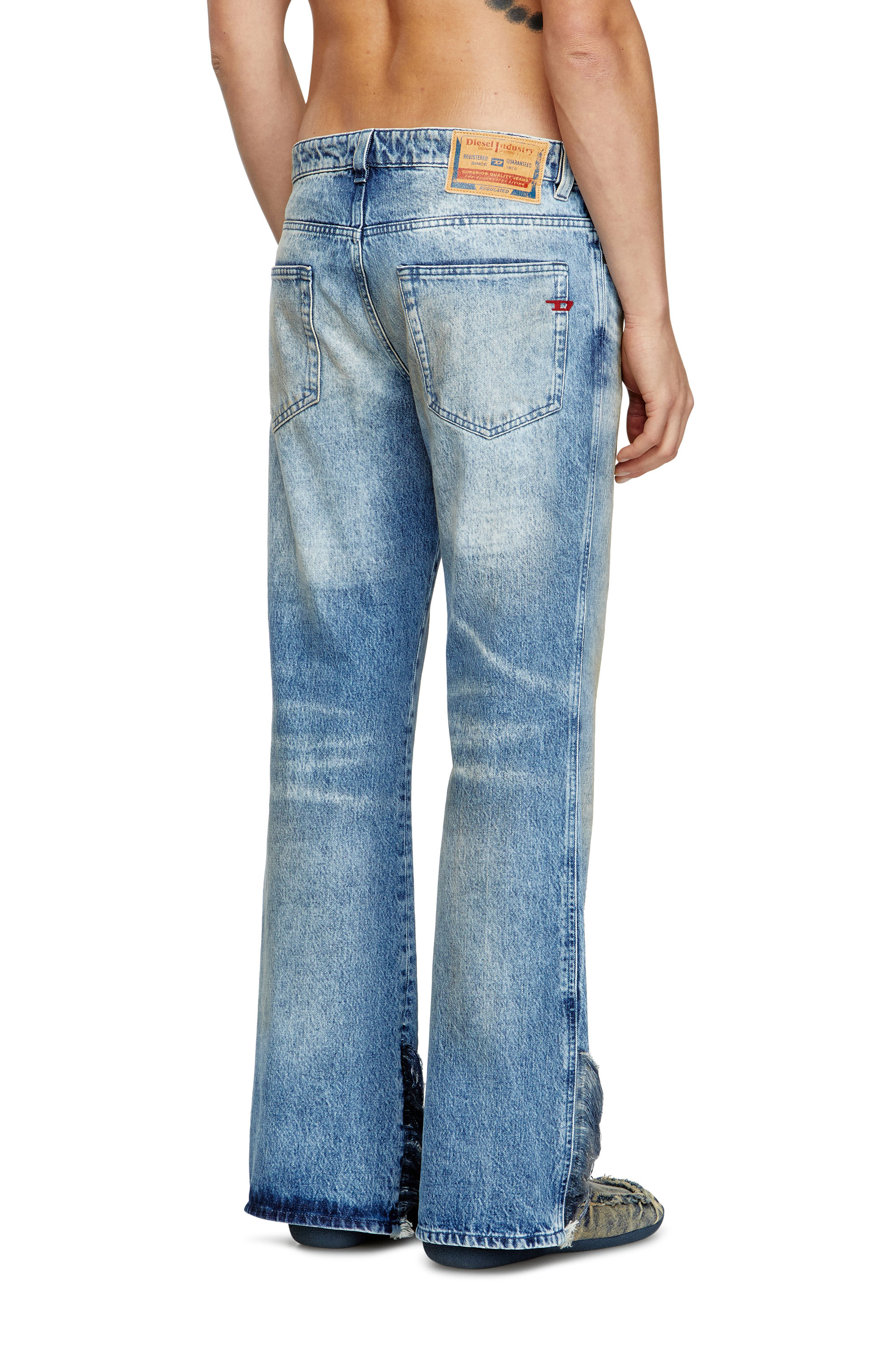 Diesel - Bootcut Jeans 1998 D-Buck 0CMBM Homme, Bleu moyen - Image 4