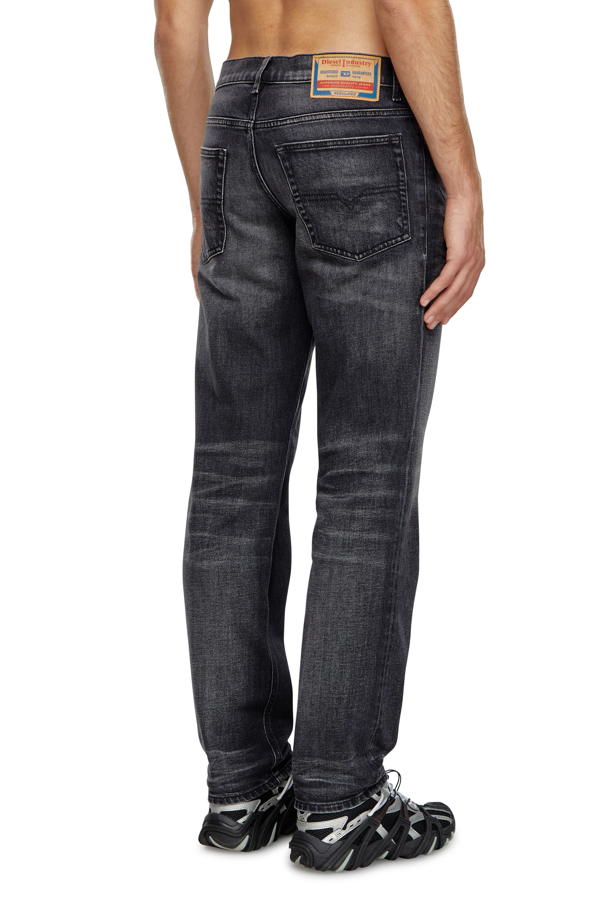 Diesel - Regular Jeans 2023 D-Finitive 09J65 Homme, Noir/Gris foncé - Image 4