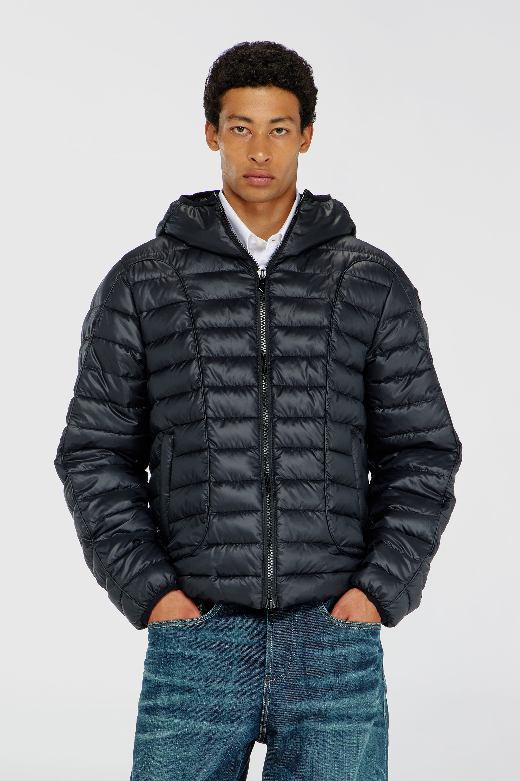 Diesel - W-STONE-WRD, Doudoune avec passepoil ton sur ton Homme in Noir - 3