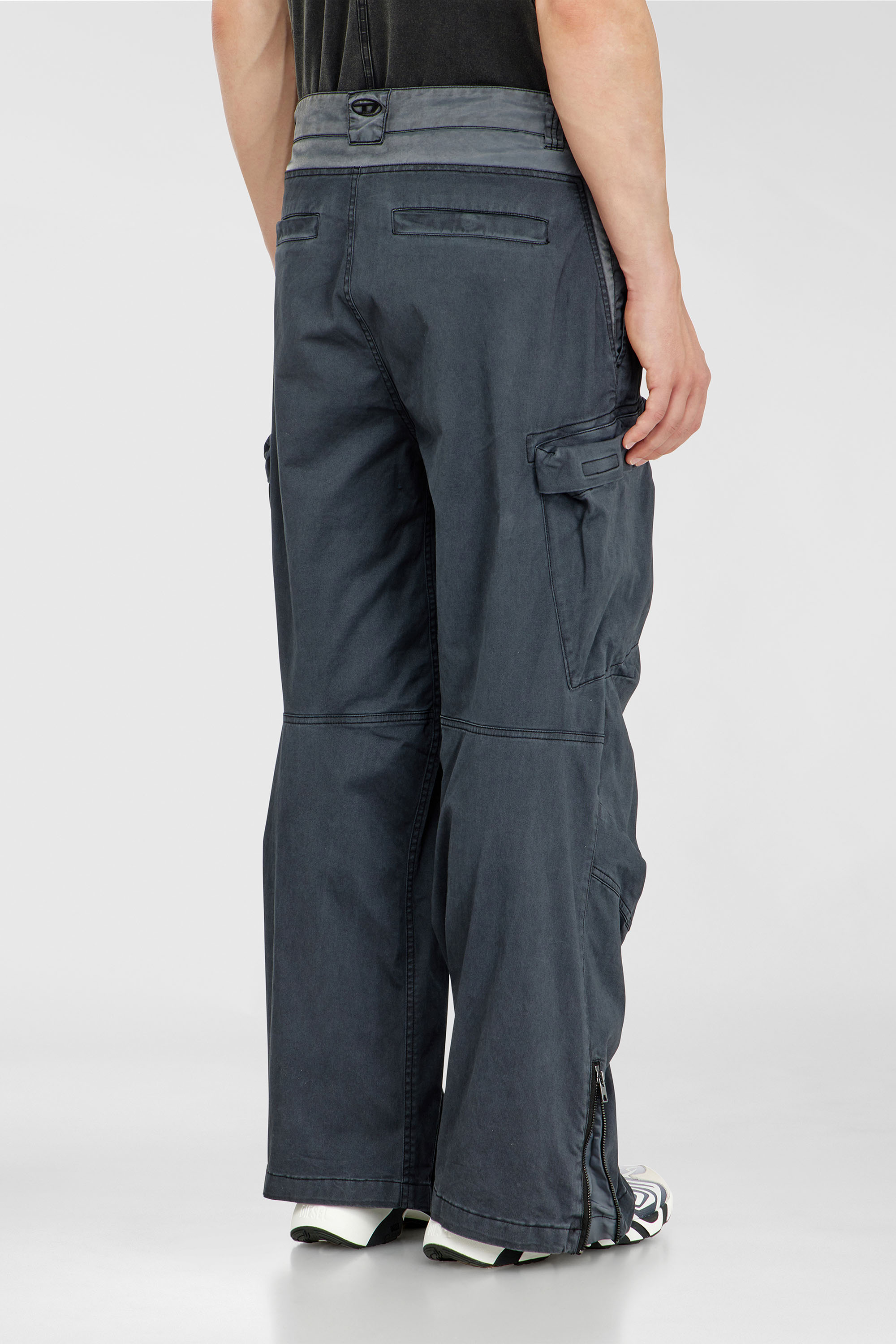 Diesel - P-DELLS, Pantalon cargo en coton et nylon Homme in Bleu - 4