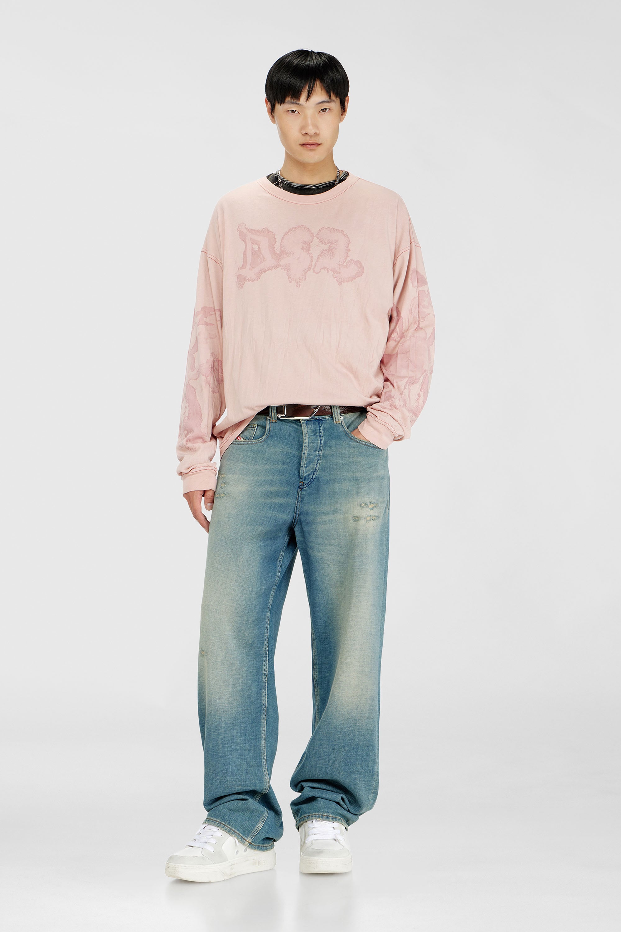 Diesel - T-BOXT-LS-AA4, T-shirt relaxed &agrave; manches longues avec imprim&eacute; tachet&eacute; Homme in Rose - 2