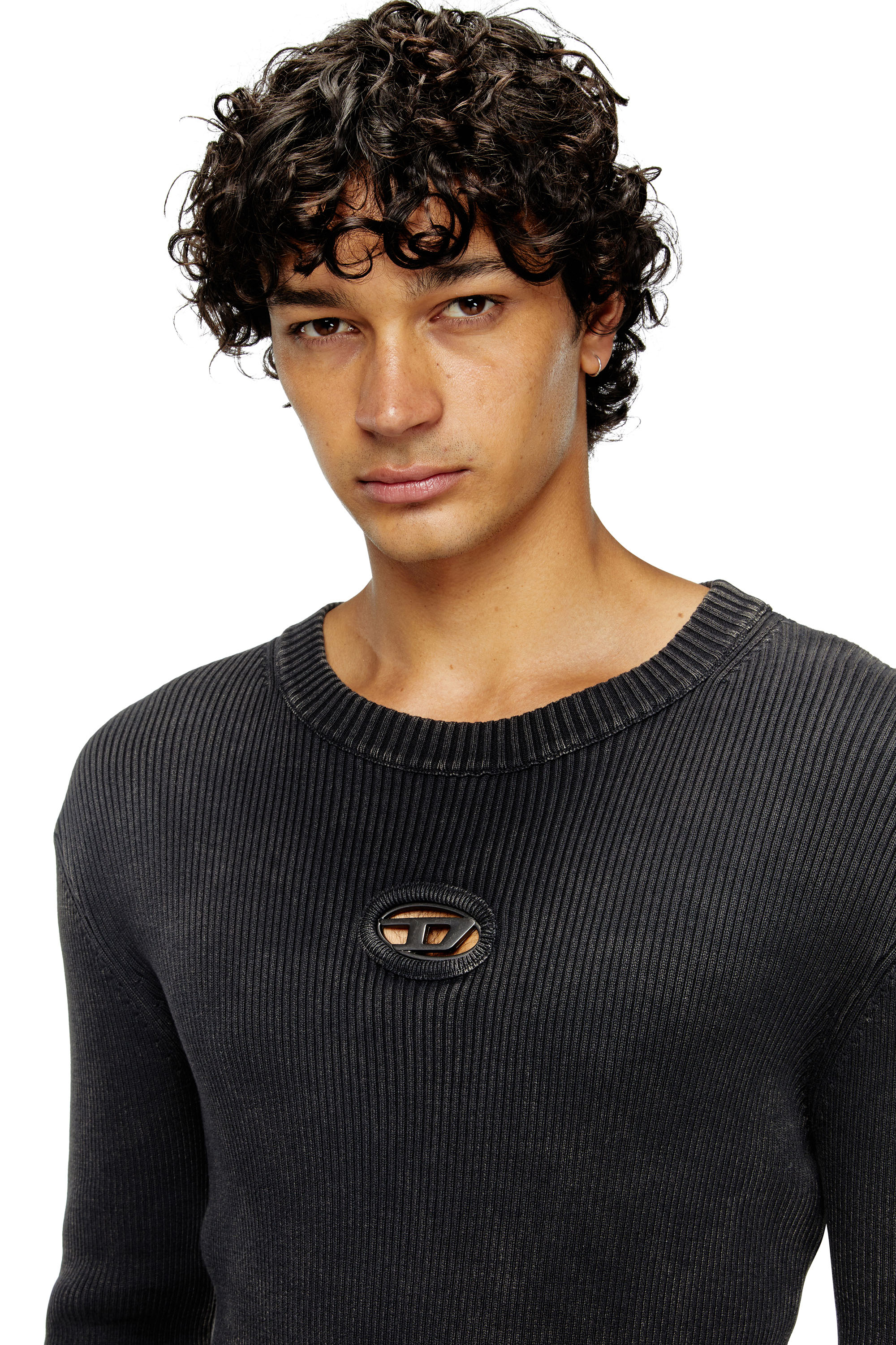 Diesel - K-DARIN-D, Pull effet vieilli avec logo cut-out Homme in Noir - 5