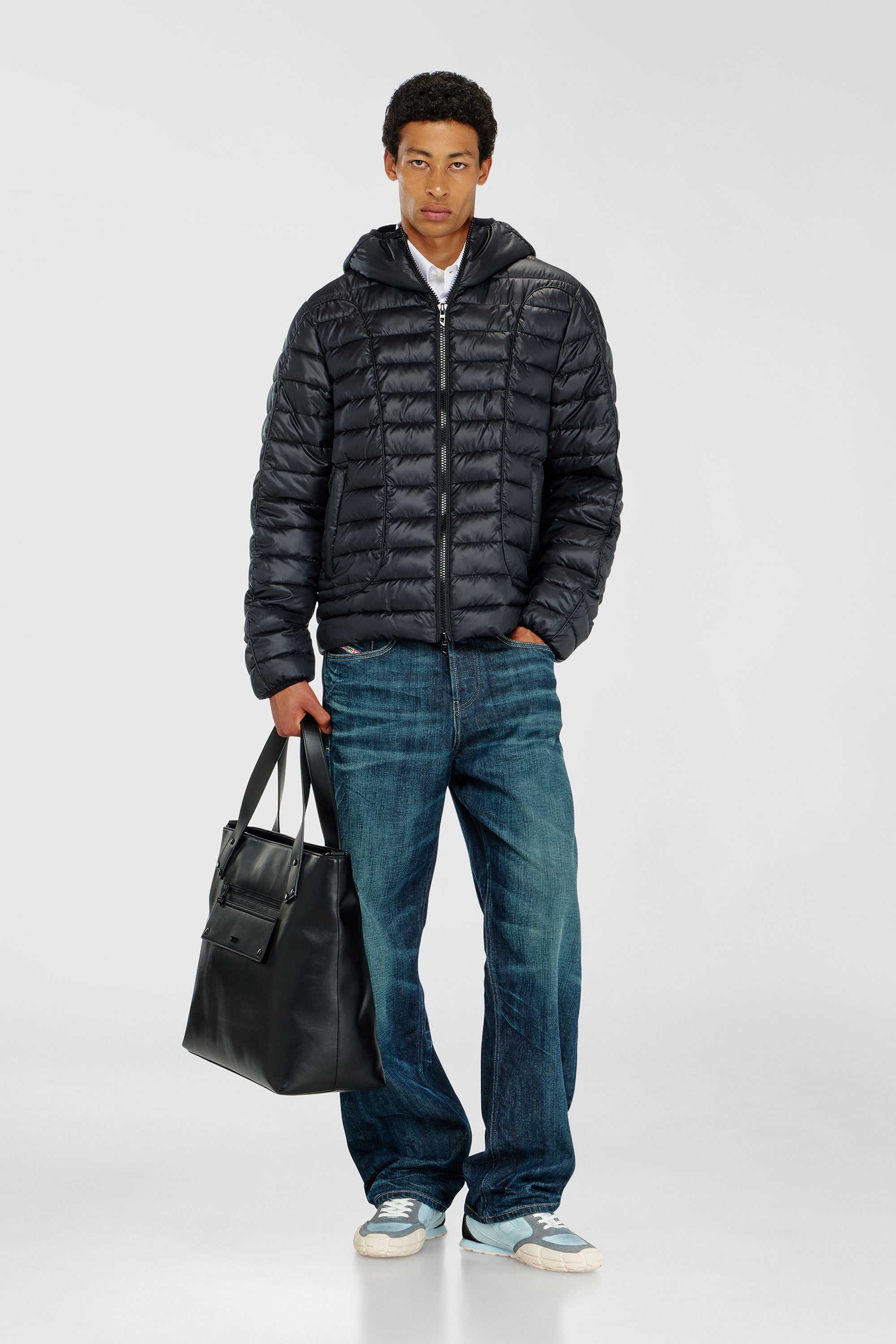 Diesel - W-STONE-WRD, Doudoune avec passepoil ton sur ton Homme in Noir - 2