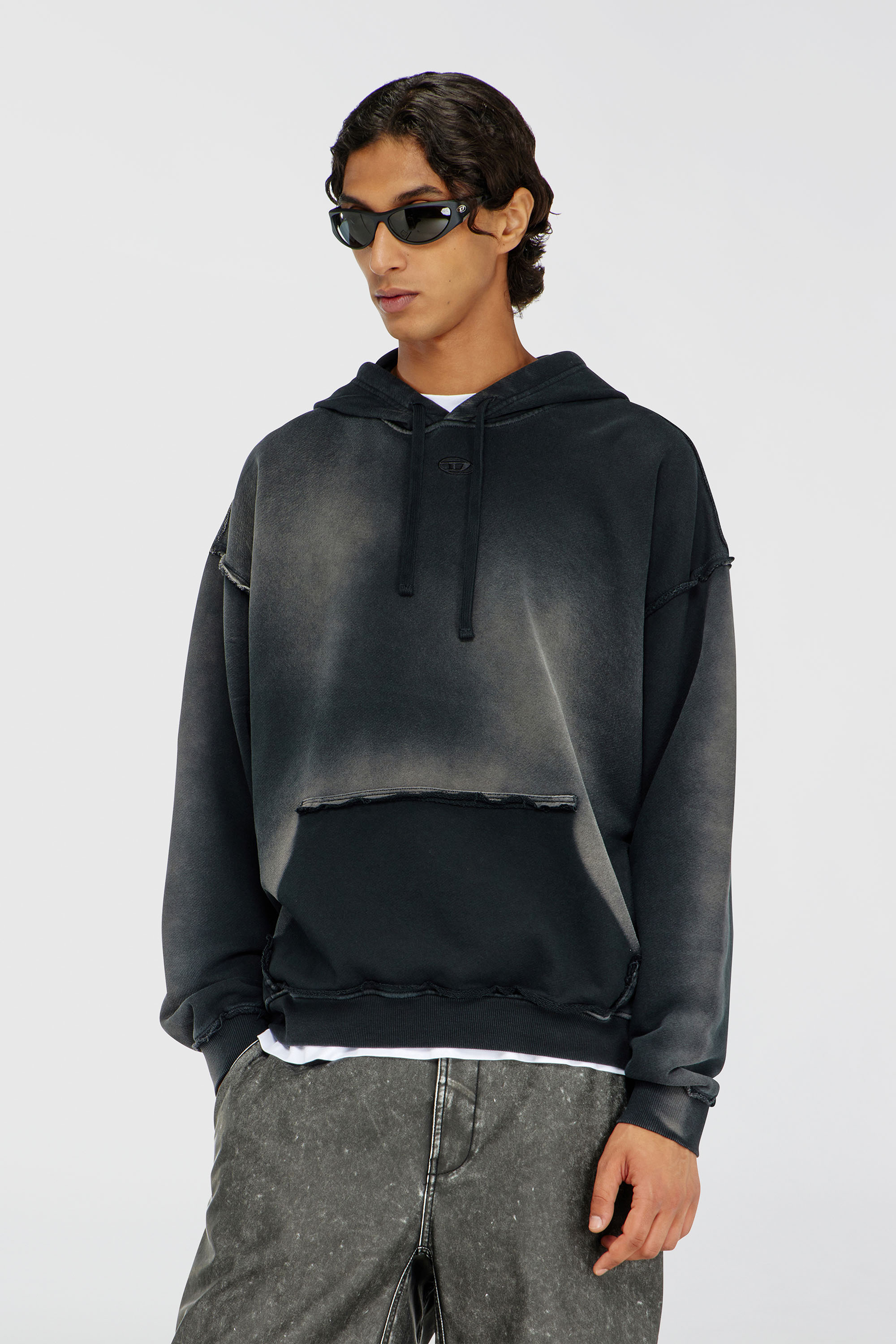 Diesel - S-POCK-HOOD, Sweat &agrave; capuche en coton d&eacute;lav&eacute; avec d&eacute;tails effiloch&eacute;s Homme in Polychrome - 3